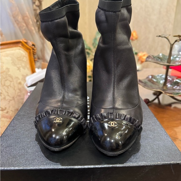 CHANEL Shoes - Chanel Lambskin ankle boots booties interlocking CC logo Sz 9.5